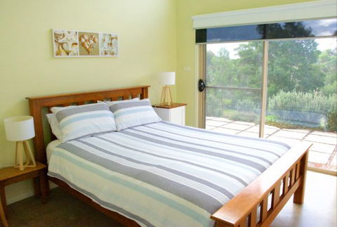 Tilba Coastal Retreat - Mackay Tourism 5