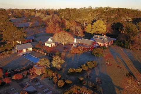 Vine Lodge Heritage Getaway - Mackay Tourism 0