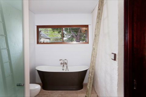 Vine Lodge Heritage Getaway - Mackay Tourism 3