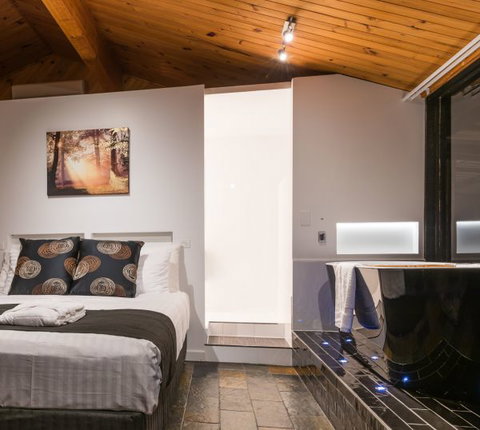 Waterfall Springs Retreat And Wildlife Sanctuary - Mackay Tourism 0