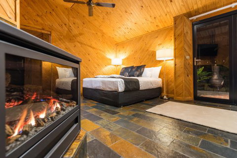 Waterfall Springs Retreat And Wildlife Sanctuary - Mackay Tourism 4