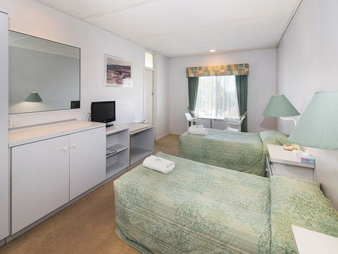 Augusta Hotel Motel - Mackay Tourism 7