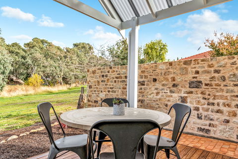 Grandview Accommodation - The Elm Tree Apartments - Mackay Tourism 4