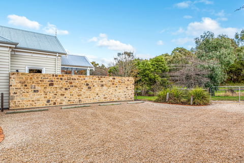 Grandview Accommodation - The Elm Tree Apartments - Mackay Tourism 7
