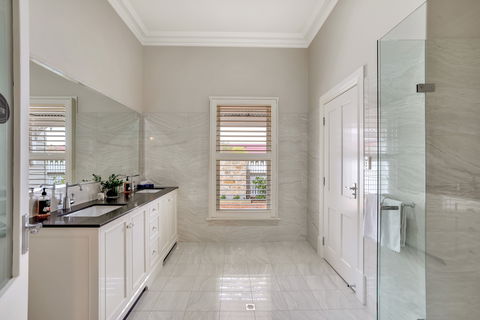 Grandview Accommodation - The Elm Tree Apartments - Mackay Tourism 8