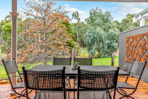 Grandview Accommodation - The Elm Tree Apartments - Mackay Tourism 9