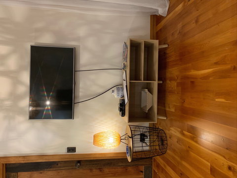 Mannaburne Cabin - Mackay Tourism 5