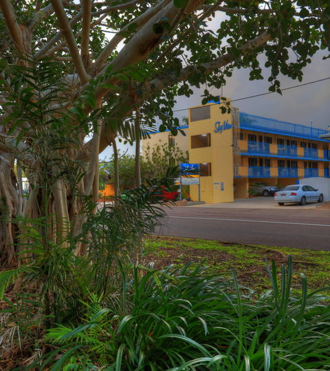 Sky View Units - Mackay Tourism 6