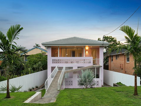 Sunset Beach - Summer Breeze - Mackay Tourism 1