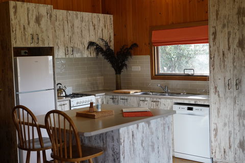 Tiandi Wildlife Sanctuary Farm Stay - Jambalaya Cottage - Mackay Tourism 3