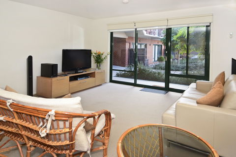 Unit 5 Wyuna Queenscliff - Mackay Tourism 1