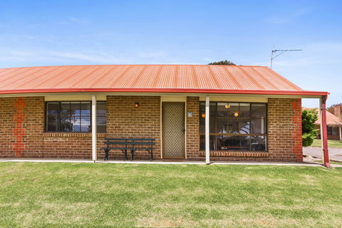 Unit 3, 5-/ Surf Avenue, Carrickalinga - Mackay Tourism 6