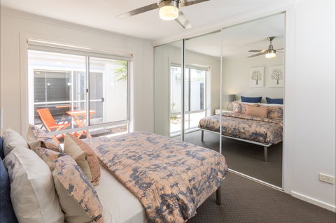 Bay Room Getaway - Mackay Tourism 3