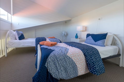 Bay Room Getaway - Mackay Tourism 4
