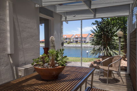 Bay Room Getaway - Mackay Tourism 6