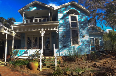 Blue Peace: Blue Mountains Home - Mackay Tourism 0