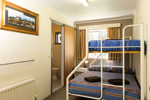 Cooroona Alpine Lodge - Mackay Tourism 1
