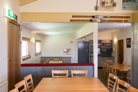 Cooroona Alpine Lodge - Mackay Tourism 6