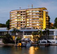 Cullen Bay Resorts - Mackay Tourism