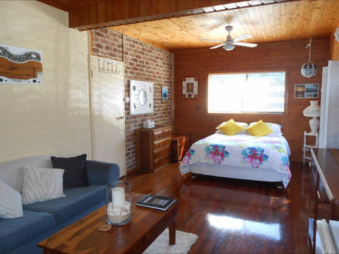 Frangi Breezes Bed And Breakfast - Mackay Tourism 0