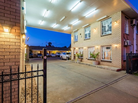 Motel Mandalay - Mackay Tourism 1
