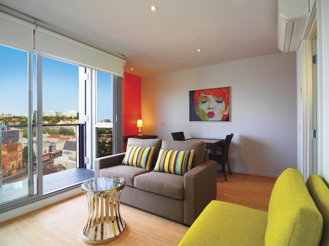 Oaks Melbourne South Yarra Suites - Mackay Tourism 0