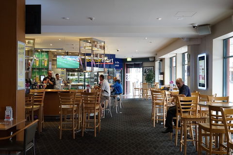 Oasis On Beamish Hotel - Mackay Tourism 2