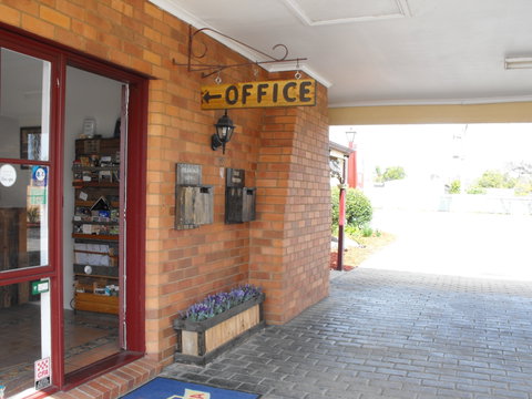 Philadelphia Motor Inn - Mackay Tourism 6