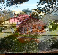 Pierrepoint Wines Bed  Breakfast - Mackay Tourism