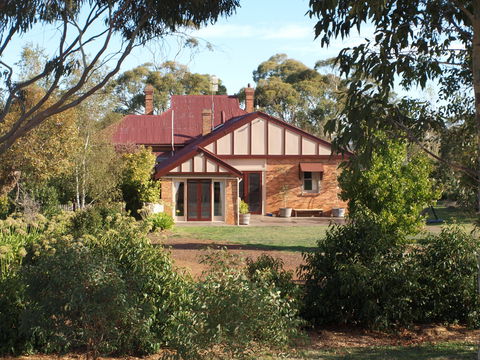 Pierrepoint Wines Bed & Breakfast - Mackay Tourism 0
