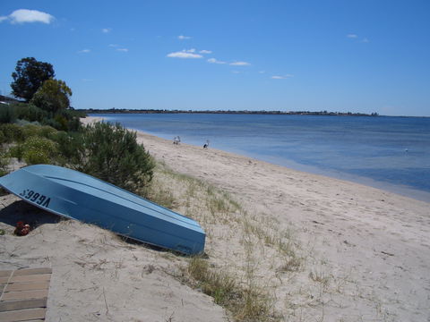 Sittin On The Beach - Mackay Tourism 9
