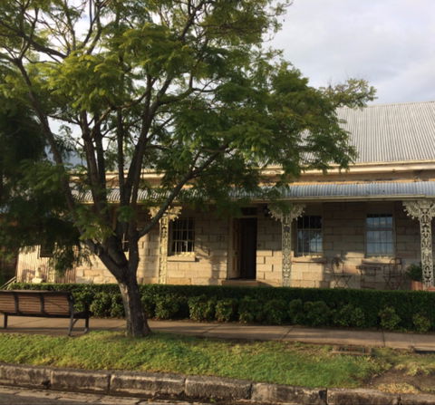 Surgeons Cottage - Mackay Tourism 0