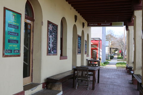 The Royal Hotel Bungendore - Mackay Tourism 0