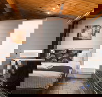 Waterfall Springs Retreat and Wildlife Sanctuary - Mackay Tourism