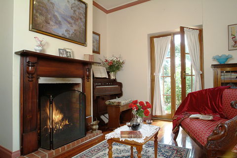 Amanda's Cottage 1899 - Mackay Tourism 0
