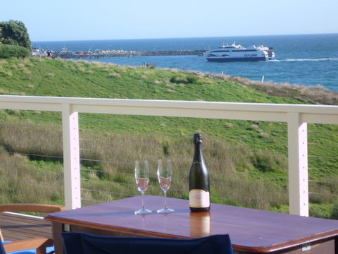 Ashendens At Penneshaw - Mackay Tourism 0