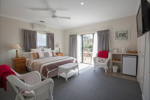 Batemans Bay Manor - Mackay Tourism 0