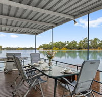 Boats and Bedzzz - The Murray Dream self-contained moored Houseboat - Mackay Tourism