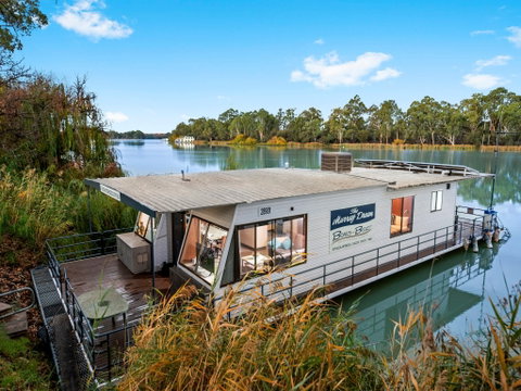 Boats And Bedzzz - The Murray Dream Self-contained Moored Houseboat - Mackay Tourism 1