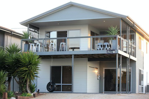Cheers - Mackay Tourism 0