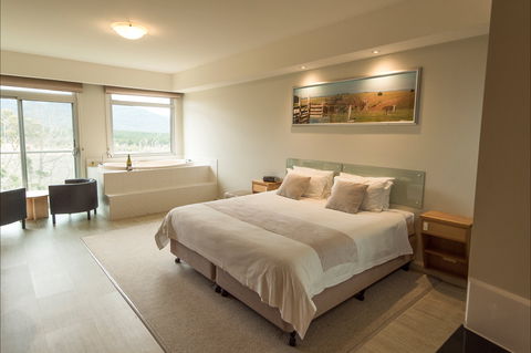 Macedon Ranges Hotel & Spa - Mackay Tourism 0