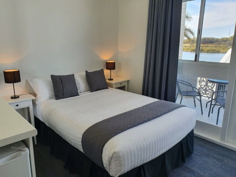 Parade Hotel - Mackay Tourism 0