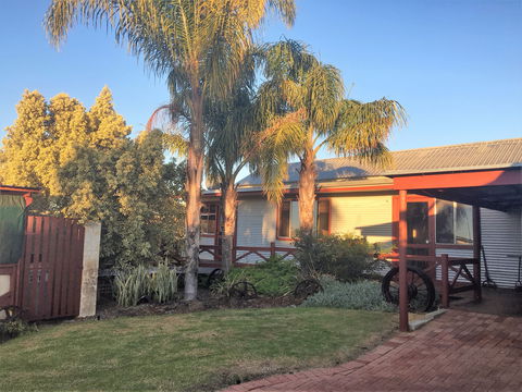 Redgum Village Dandaragan - Mackay Tourism 0