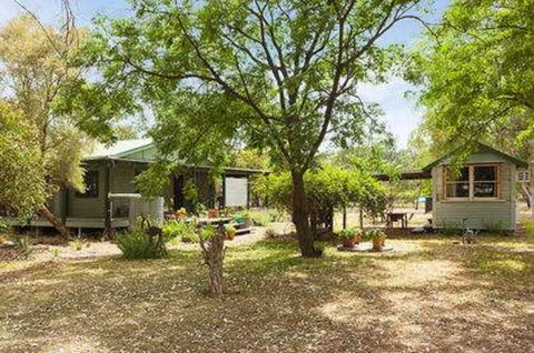 Red Tractor Retreat - Mackay Tourism 1
