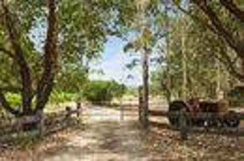 Red Tractor Retreat - Mackay Tourism 2