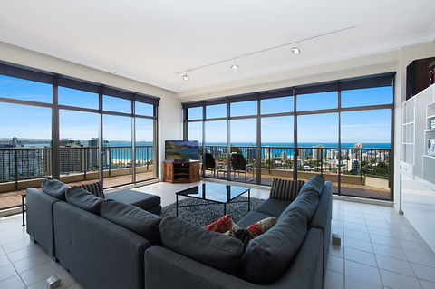 Seascape Penthouse - Mackay Tourism 0