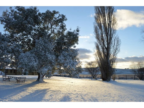 Snowy Mountains Resort - Mackay Tourism 0
