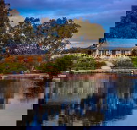 Stonewell Cottages and Vineyards - Mackay Tourism