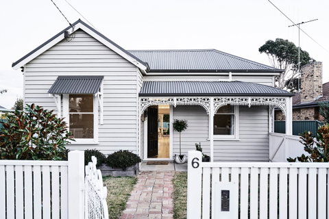 The Fox House, Kyneton - Mackay Tourism 0