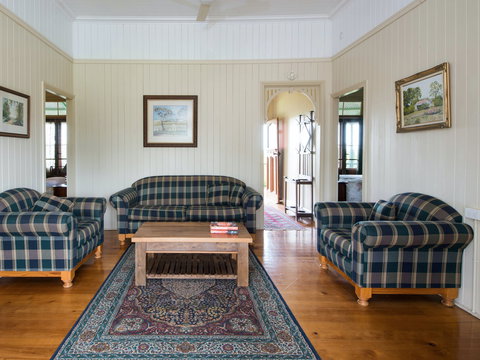 Vineyard Cottage - Mackay Tourism 1